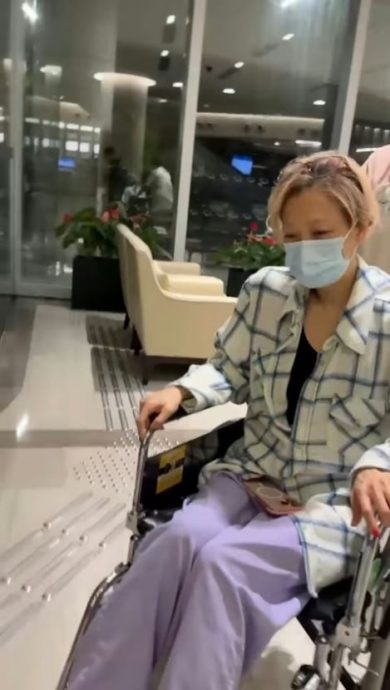为添性感《夜王》垫双层胸垫 郑秀文自亏:聊胜于无