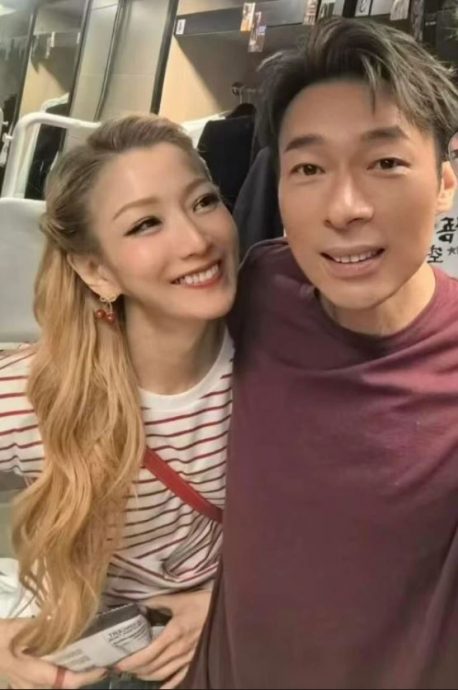 为添性感《夜王》垫双层胸垫 郑秀文自亏:聊胜于无
