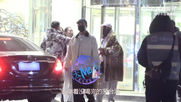 代驾到一半换手 释小龙疑酒驾掀争议