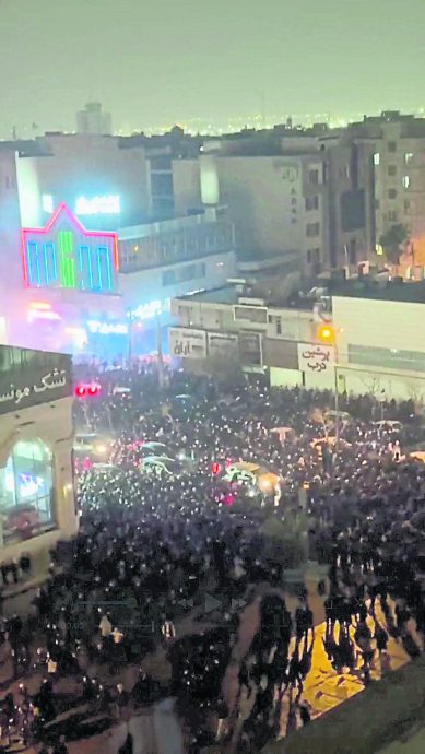 伊警告示威者勿当“外国佣兵” 喊话特朗普“管好美国”