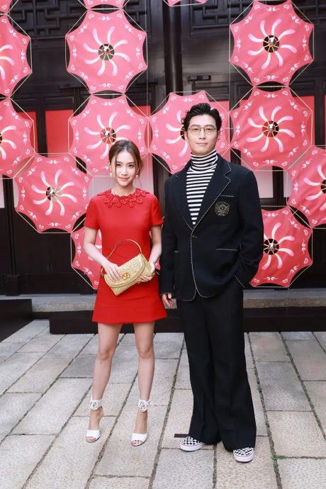 何超莲窦骁传婚变后首公开亮相 互动生疏被指貌合神离