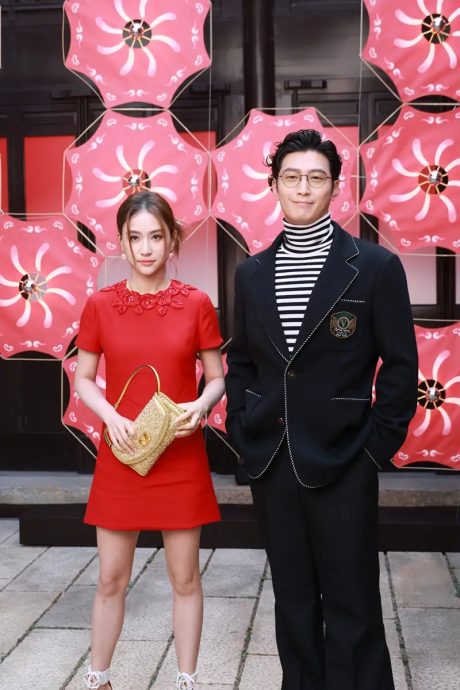 何超莲窦骁传婚变后首公开亮相 互动生疏被指貌合神离