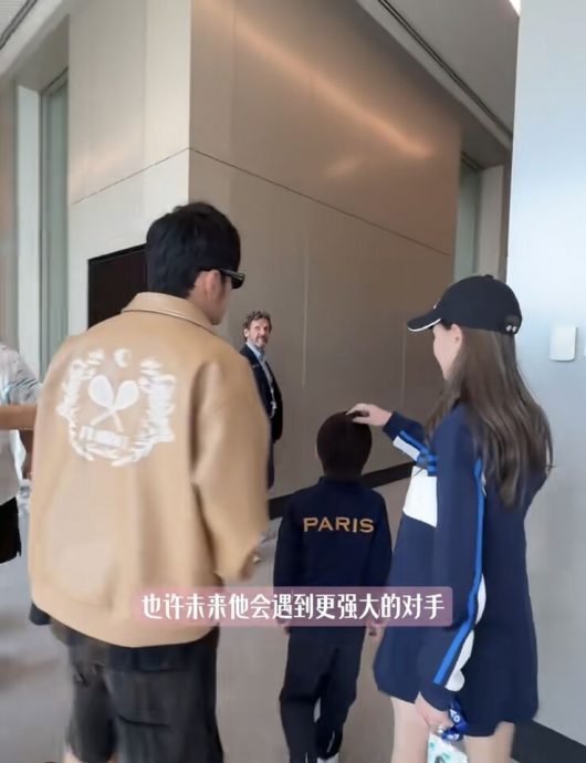 周杰伦首战澳网落败 昆凌甜喊:你已经是赢家