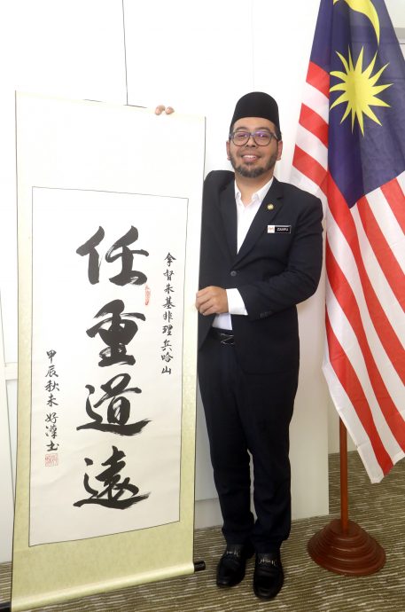 封面主文//专访/首相署(宗教事务)部长 拿督祖基菲里哈山
