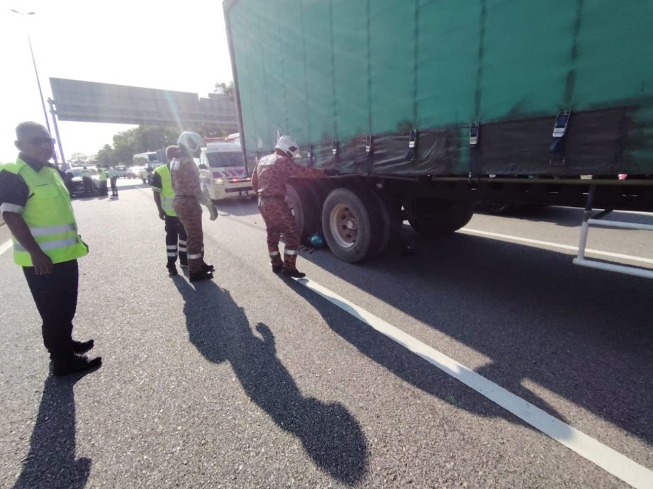 已签发//摩托车擦撞罗里·骑士卷入车底身亡