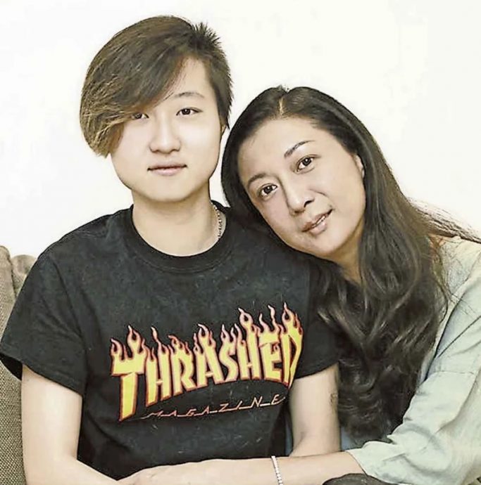 成龙公开向房祖名道歉 吴卓林直播罕谈父女关系