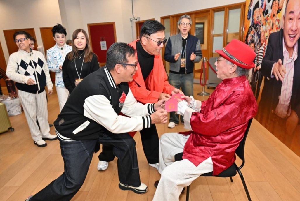 戚美珍开金口挺卢海鹏 网呼“原来三嫂这么会唱”