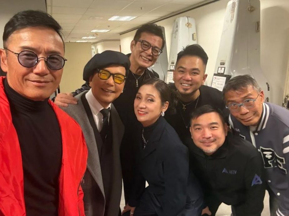 戚美珍开金口挺卢海鹏 网呼“原来三嫂这么会唱”