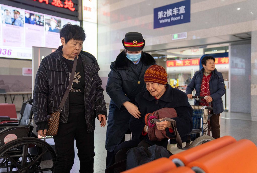 拚盘/父母到子女家过年成为中国春运新趋势