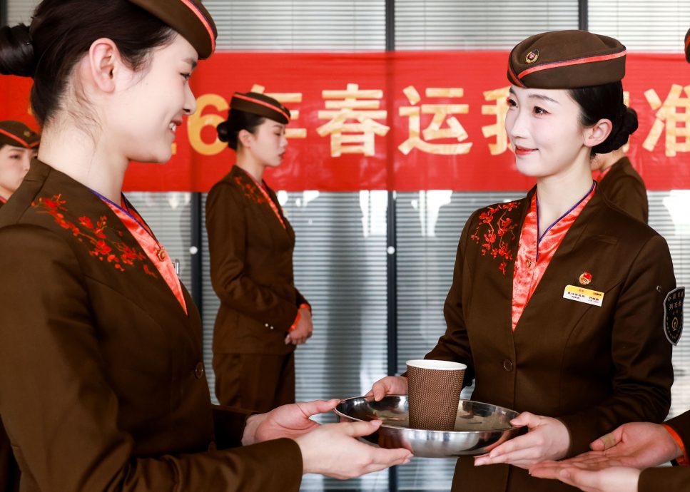 拚盘/父母到子女家过年成为中国春运新趋势