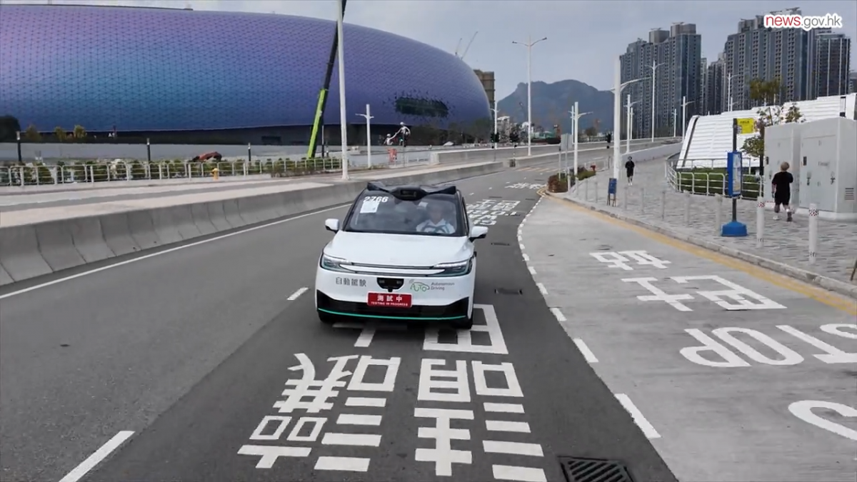 拼盘 香港无人驾驶车进入市区测试 运作顺畅