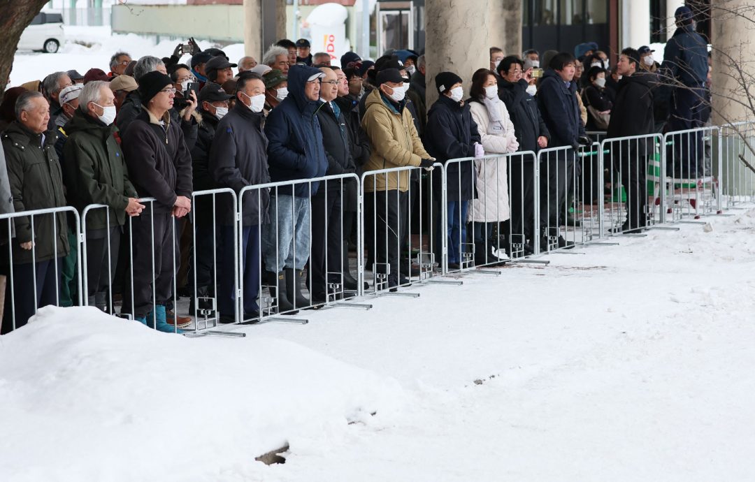 日本众议院选举竞选活动遇暴雪 抗寒面对挑战