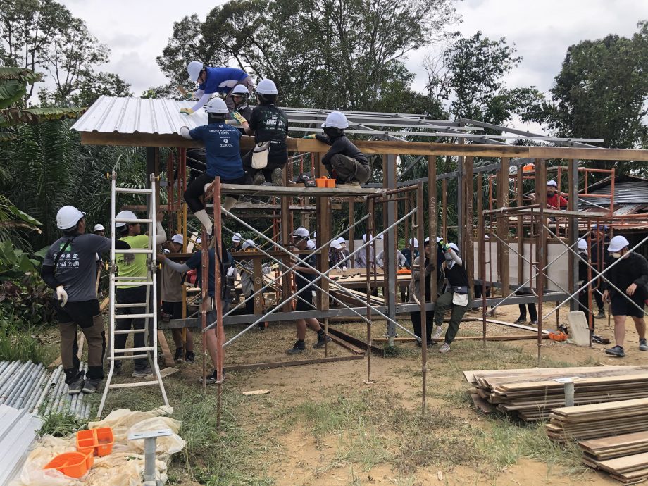 暖势力:打工度假情谊未散 揪团出力为原住民平地起屋