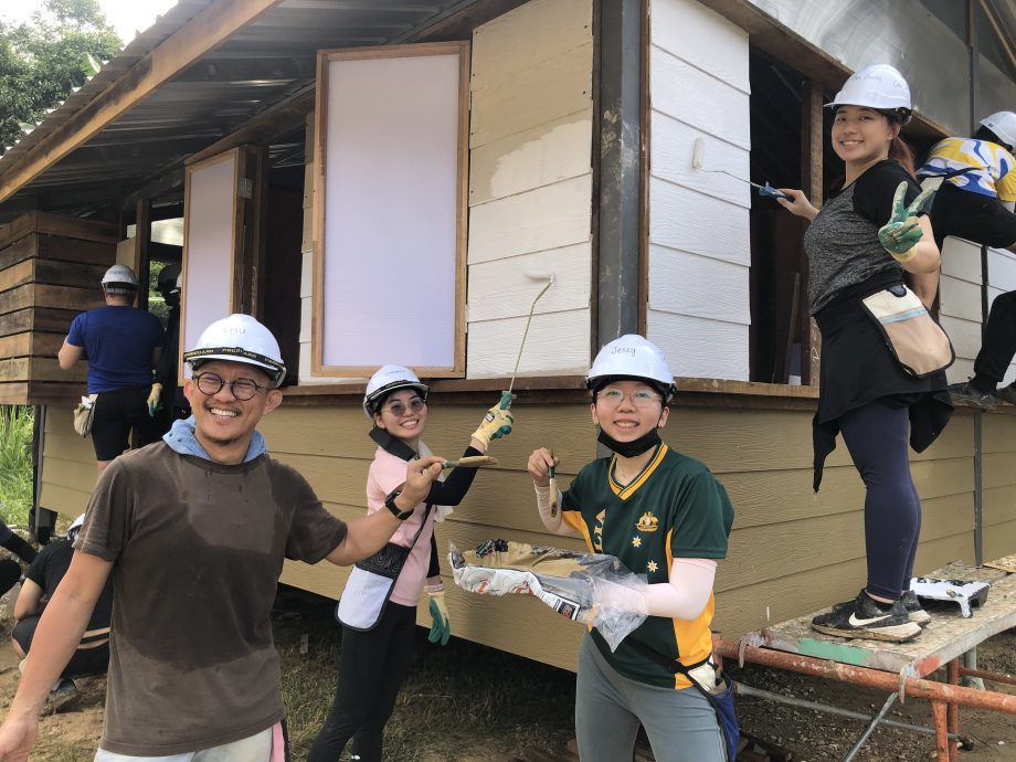 暖势力:打工度假情谊未散 揪团出力为原住民平地起屋