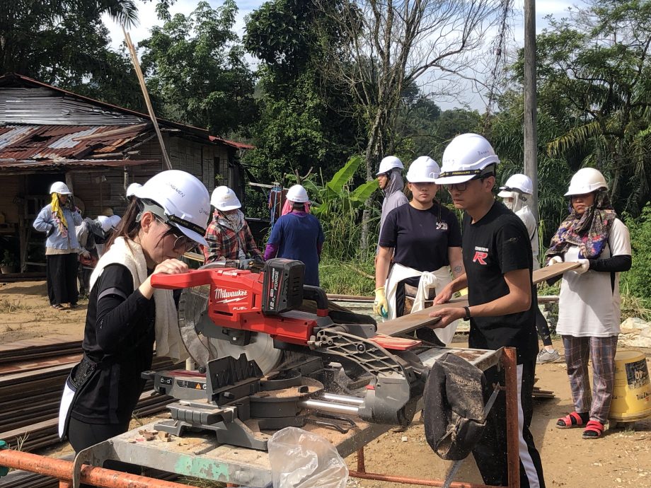 暖势力:打工度假情谊未散 揪团出力为原住民平地起屋