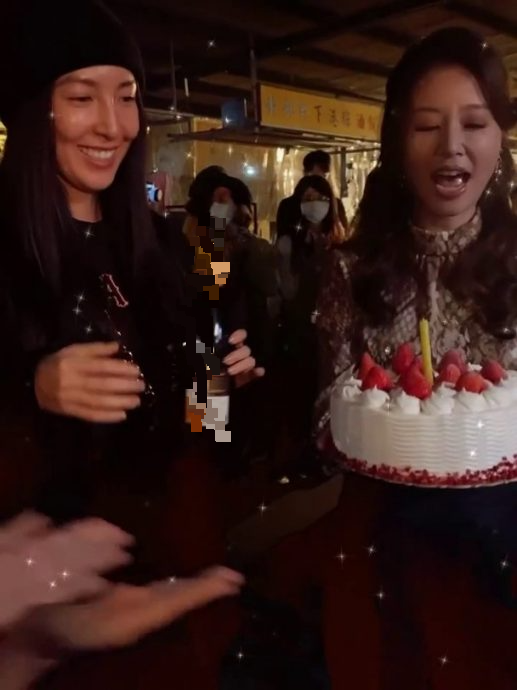 林心如过50岁生日 杨谨华献被突袭亲吻视频祝贺