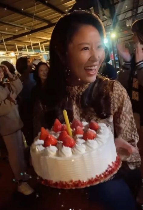 林心如过50岁生日 杨谨华献被突袭亲吻视频祝贺