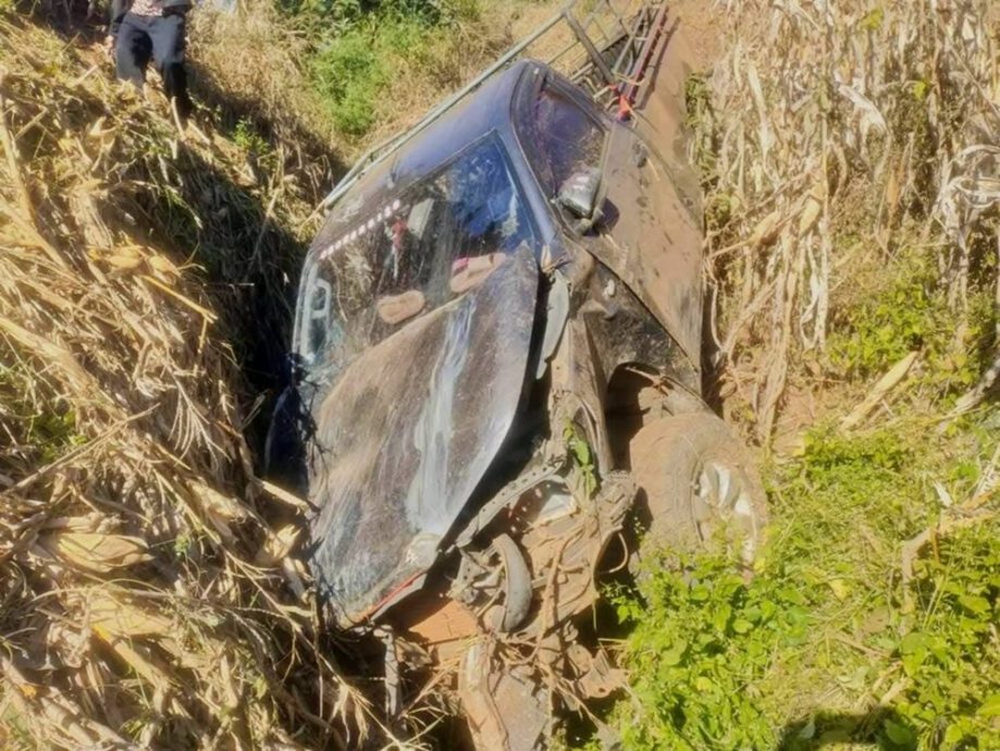 泰北浓雾笼罩路面 皮卡冲出路面 坠深谷酿2死