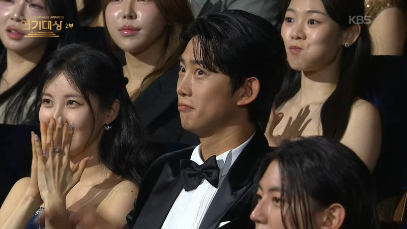 玉泽演摘优秀奖首放闪 曝光未婚妻本名告白