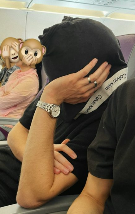 男子坐飞机用它当眼罩! 全机乘客看傻 “隔着屏幕都有味道”