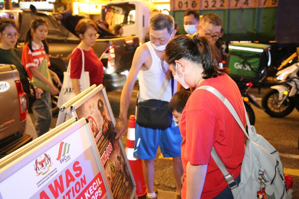 补图/大马固体废料管理机构跨年夜开42张违例通知
