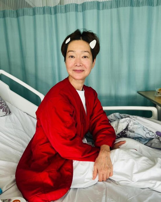跌倒膝盖骨碎成数块 谭玉瑛拖1年终动手术