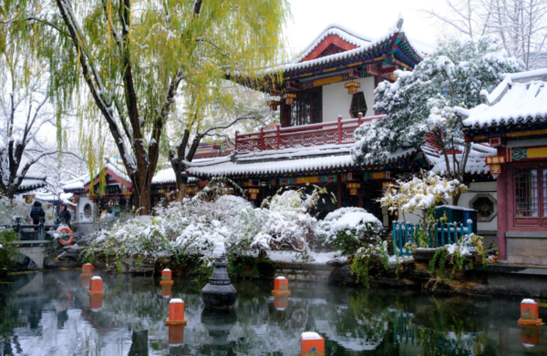 雪后济南云雾润蒸宛若仙境 游客赞叹:走进老舍笔下的水墨济南