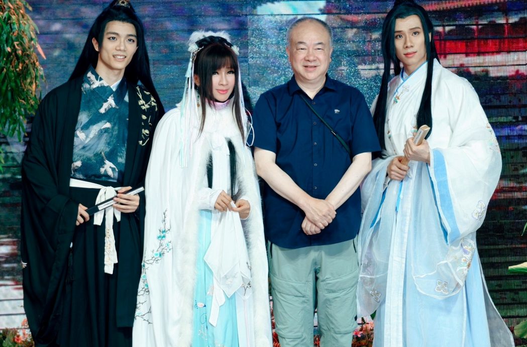 高志森观赏第18场《祝英台》舞台剧
