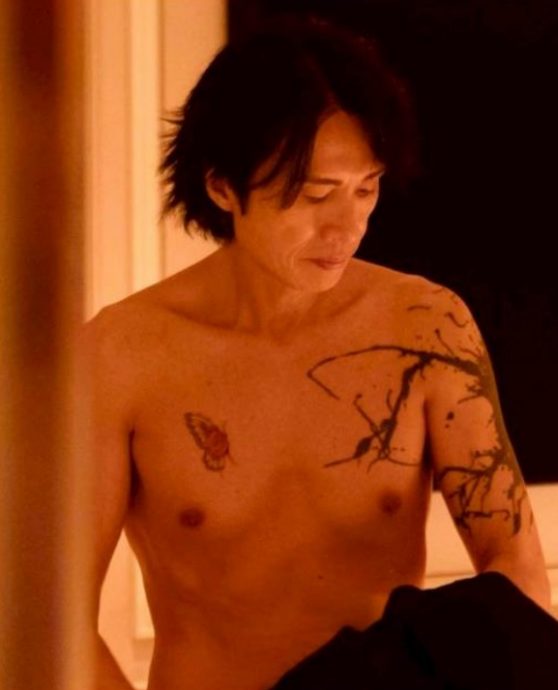 黄子华戒口操肌肉搏郑秀文 为《夜王》狂抽烟连肺也牺牲掉