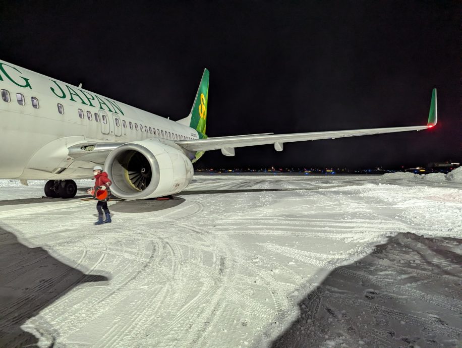 (视频)北海道破纪录大雪瘫痪公路、铁路交通 新千岁机场7000人滞留