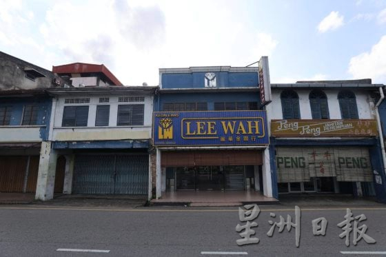 【大城小镇/02】一条街8家金店,隐形富豪在庇朥?