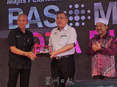全/已签发/陆兆福:政府准备重启从吉兰丹州兰斗班让到泰国双溪哥乐的铁路连接服务。
