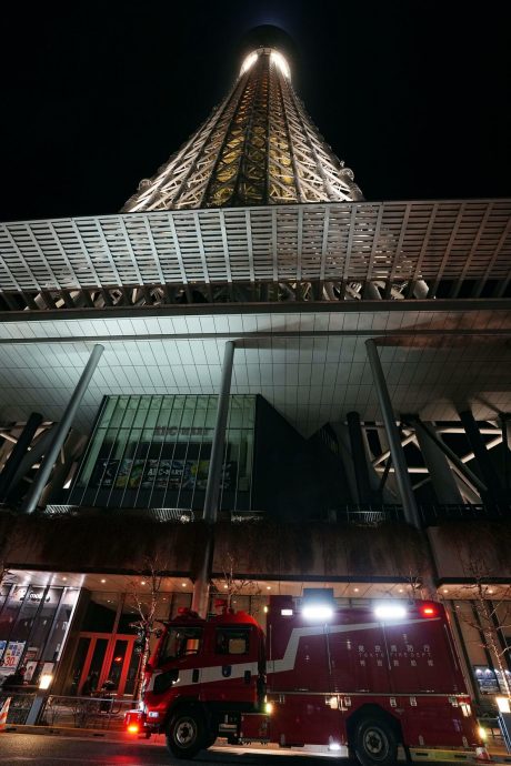 东京晴空塔电梯故障 20人受困逾5小时后获救