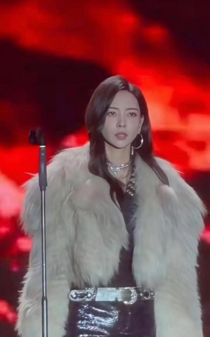 于文文演唱一半昏倒在地 低温与劳累成诱因