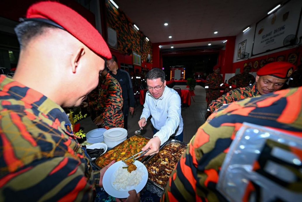 倪可敏清晨4时半现身消拯局 亲自下厨与“烈火英雄”共进封斋餐