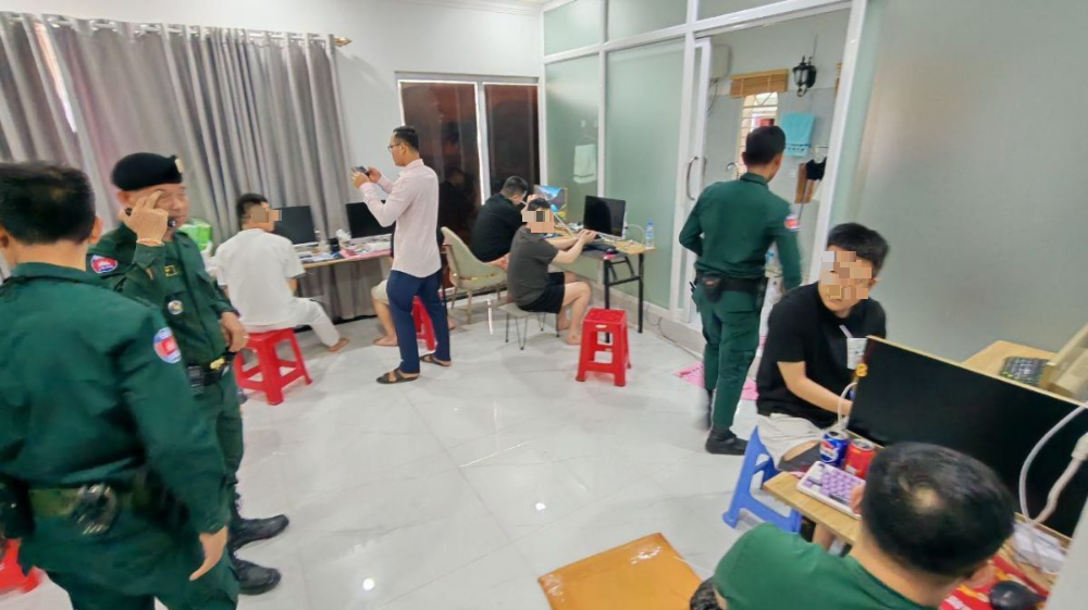 塑料袋装男尸弃路边 警2小时捉电诈团伙破案