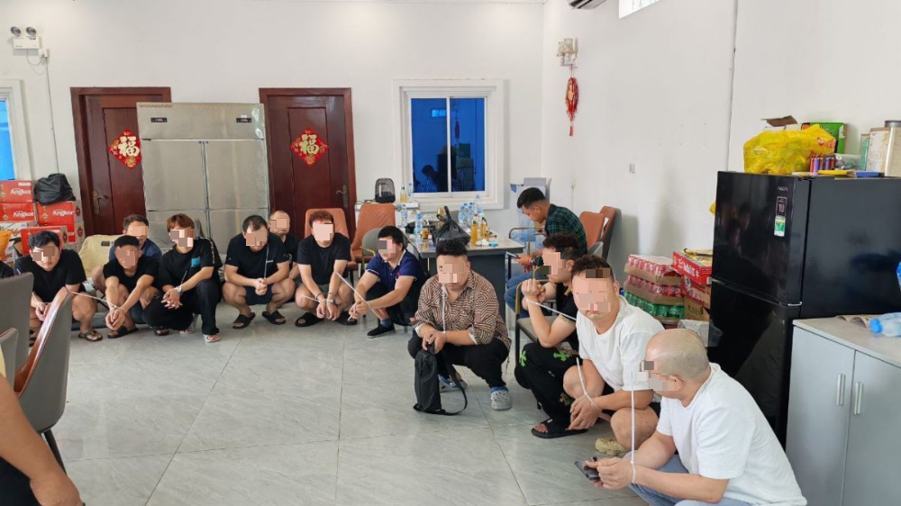 塑料袋装男尸弃路边 警2小时捉电诈团伙破案