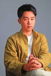 拼盘 中国“逆袭爽文”作家爆红 替父母还清百万债务