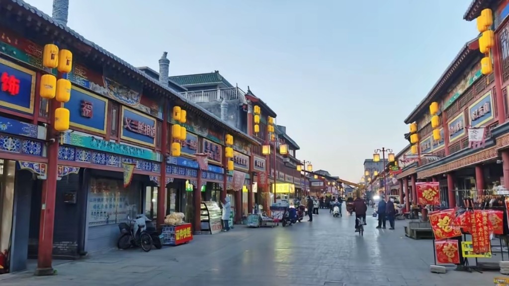 拼盘 中国河北涿州春节挂黄灯笼惹民怨