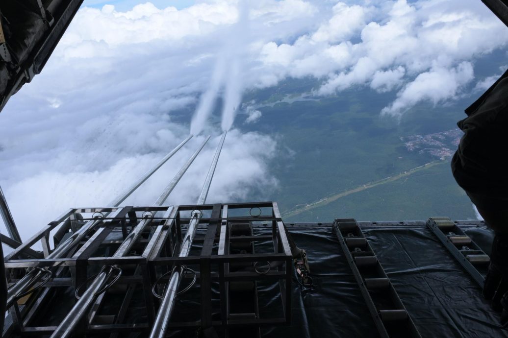 水坝水位下降 空军在柔吉霹启动人工造雨行动
