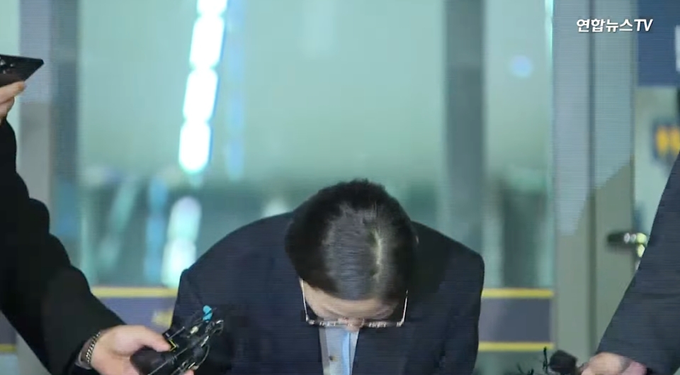 现身警局应讯近8小时 朴娜勑对前经纪人“无话可说”