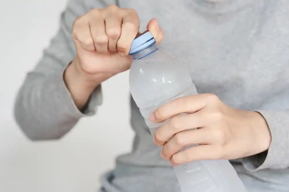 美俄亥俄州立大学最新研究 瓶装水塑料污染是自来水3倍