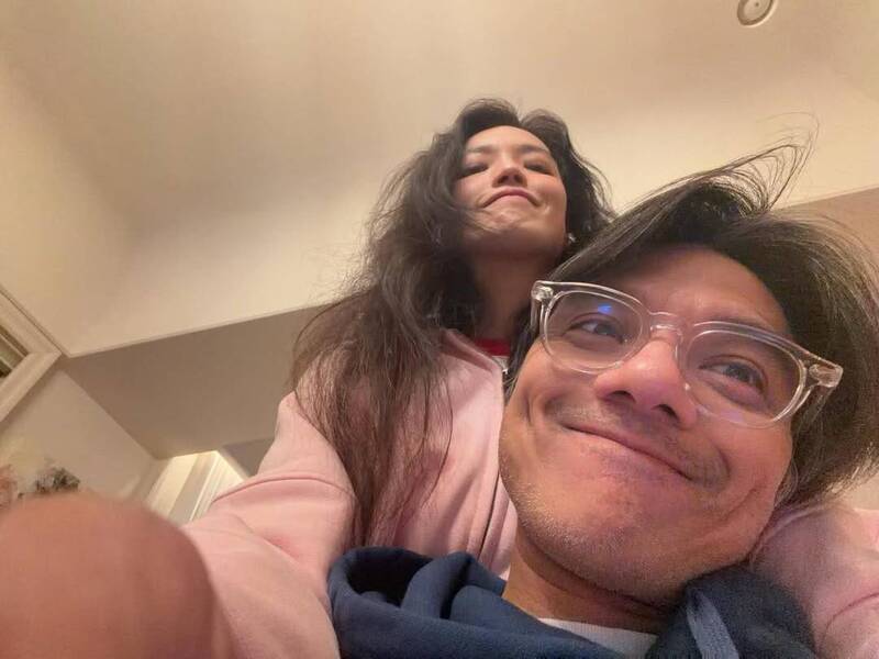 舒淇过年放闪冯德伦 晒夫妻搞怪自拍甜炸