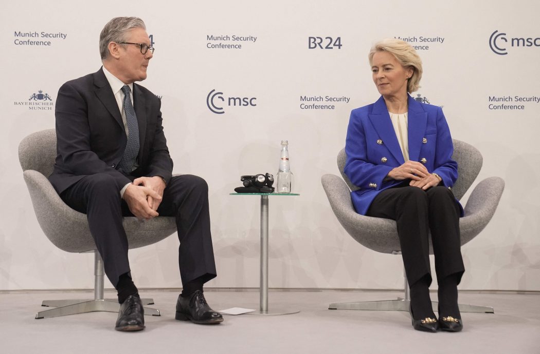 英国首相:今年将派遣航母打击群到北极地区应对威胁