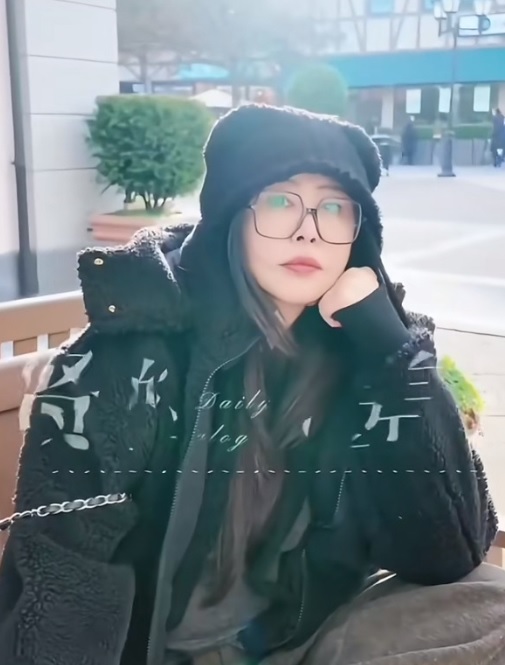 视频|引退22年首拍Vlog罕卖萌 59岁王祖贤爆复出!