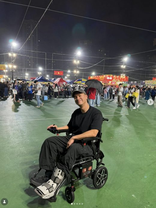 过年前爆意外动手术 朱敏瀚坐轮椅逛花市