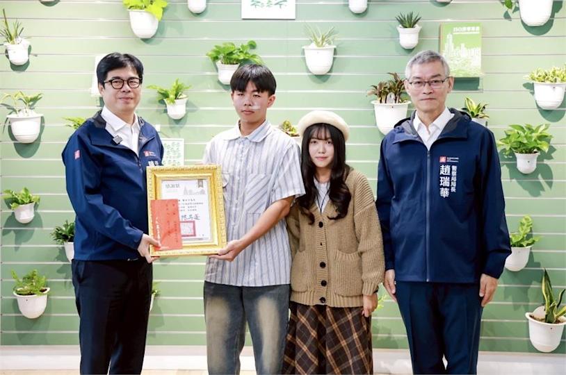 阻施暴者殴打老夫妇 男大生竟反挨告 全网炸锅!