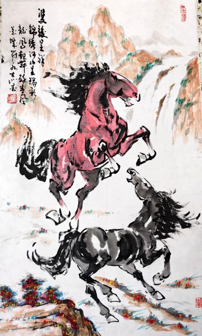 (24/2见报) 星角摄/ns符永杰夫妻马年作画,展现奔马雄风与正能量