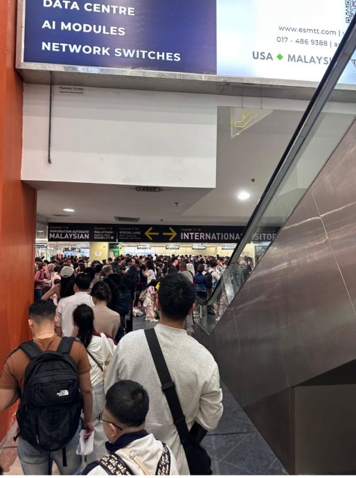 (全国版)槟国际机场又大塞!