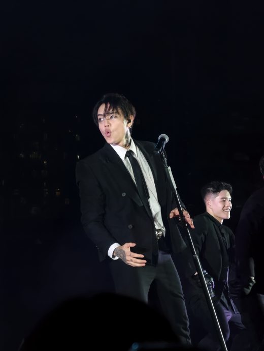 GD压轴暗示携BIGBANG来马 《K-Spark》提前散场歌迷错愕